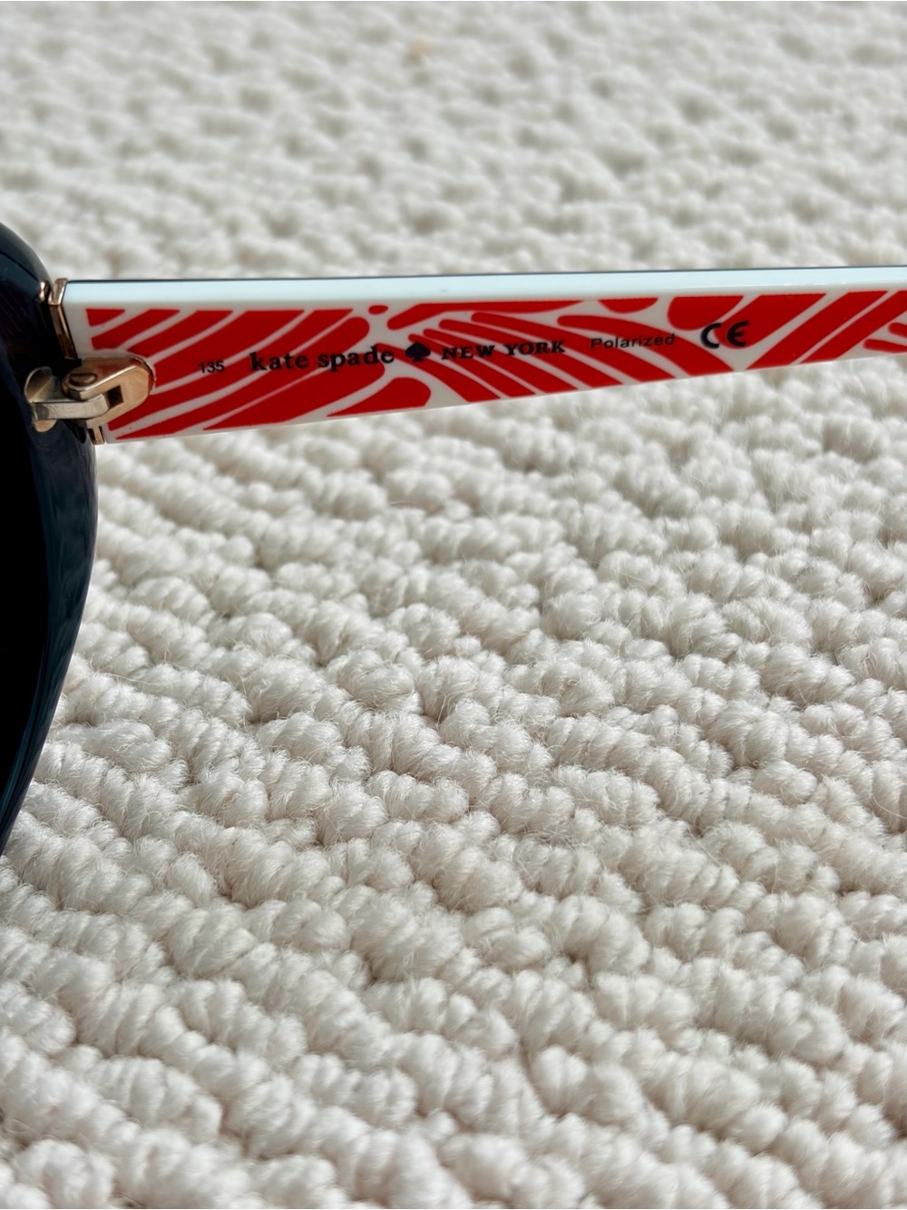 kate spade Black Polarized Sunglasses with Red Design and Green Case - Picture 6 of 11